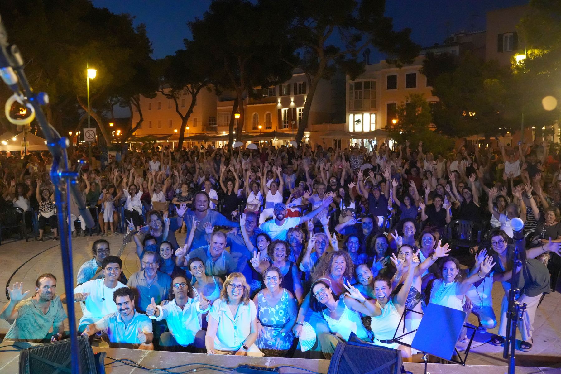 El público de la plaza visto desde el escenario